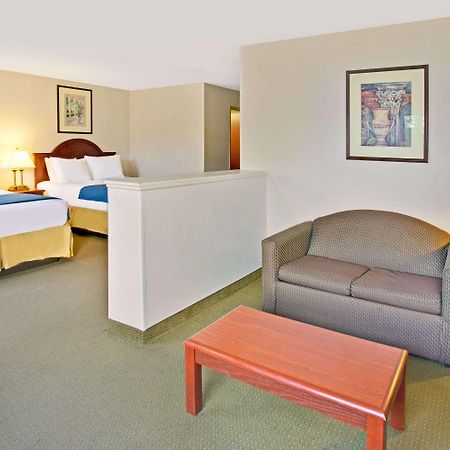 Days Inn & Suites By Wyndham Laurel Near Fort Meade Bagian luar foto
