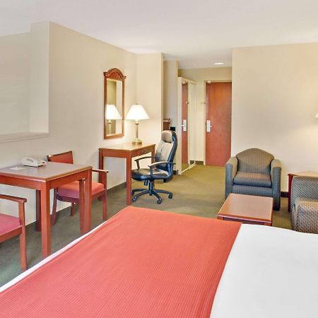 Days Inn & Suites By Wyndham Laurel Near Fort Meade Bagian luar foto