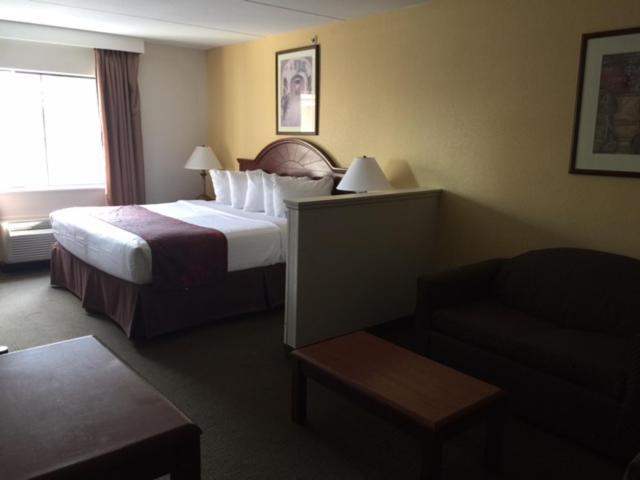 Days Inn & Suites By Wyndham Laurel Near Fort Meade Bagian luar foto