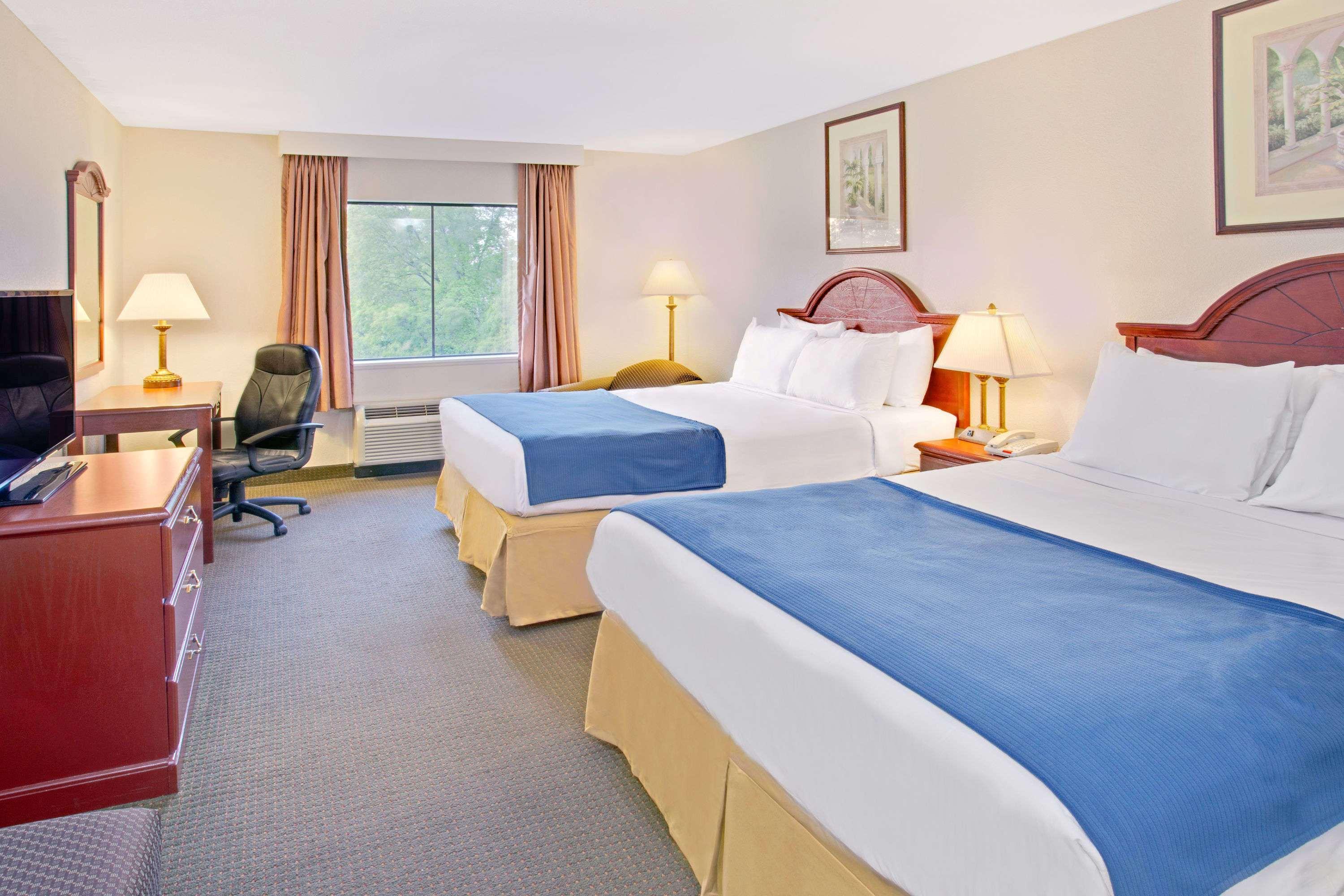 Days Inn & Suites By Wyndham Laurel Near Fort Meade Bagian luar foto
