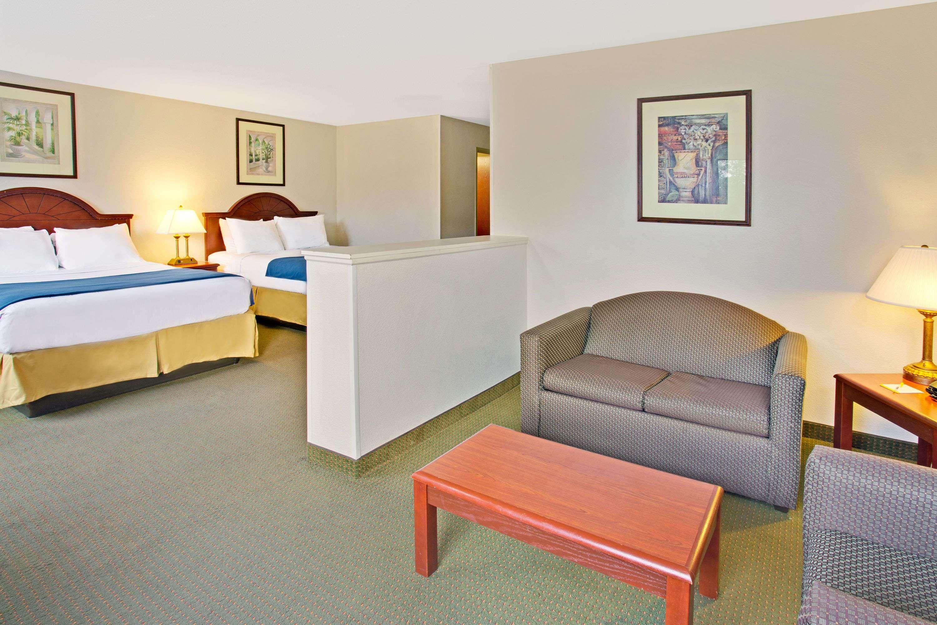 Days Inn & Suites By Wyndham Laurel Near Fort Meade Bagian luar foto