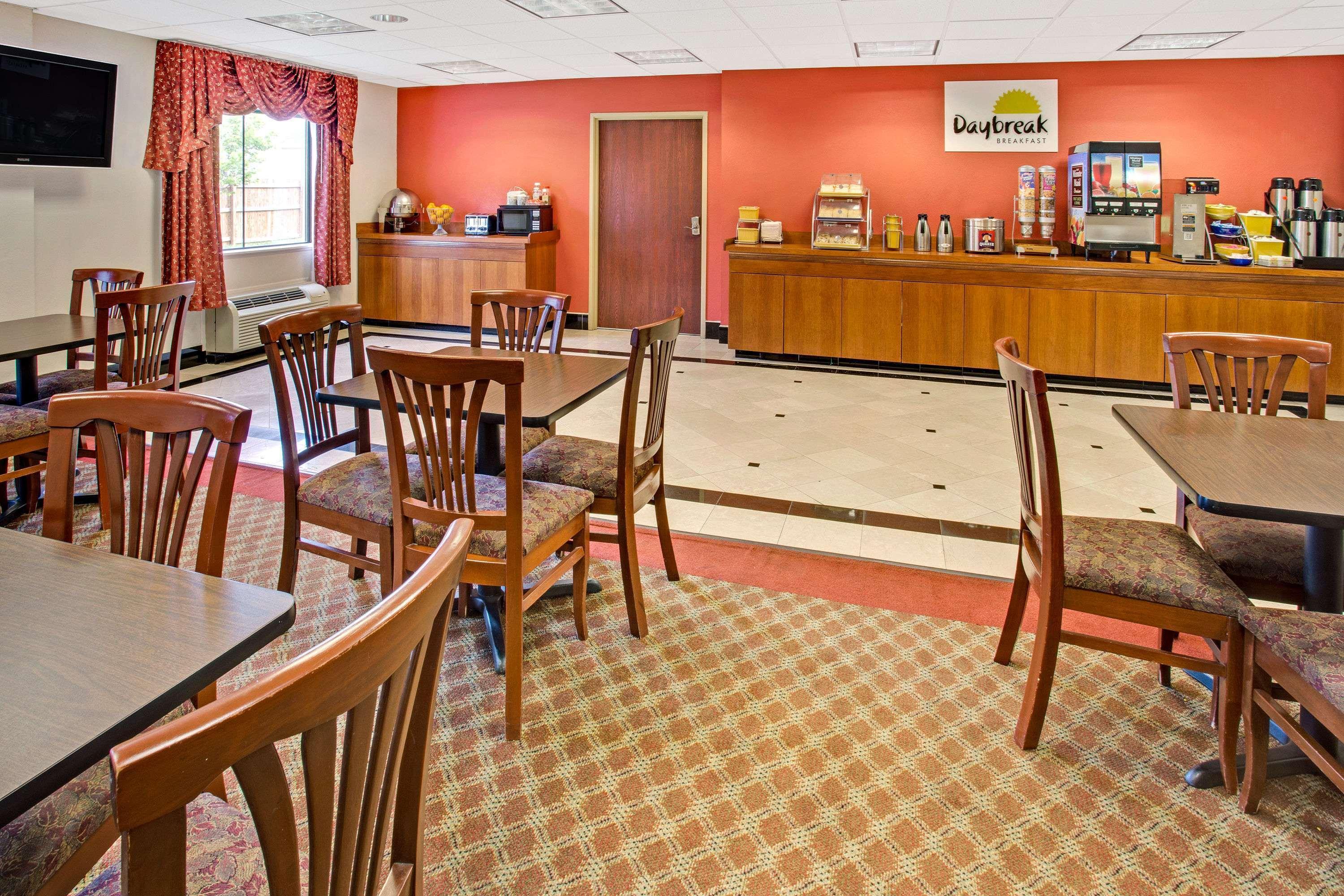 Days Inn & Suites By Wyndham Laurel Near Fort Meade Bagian luar foto