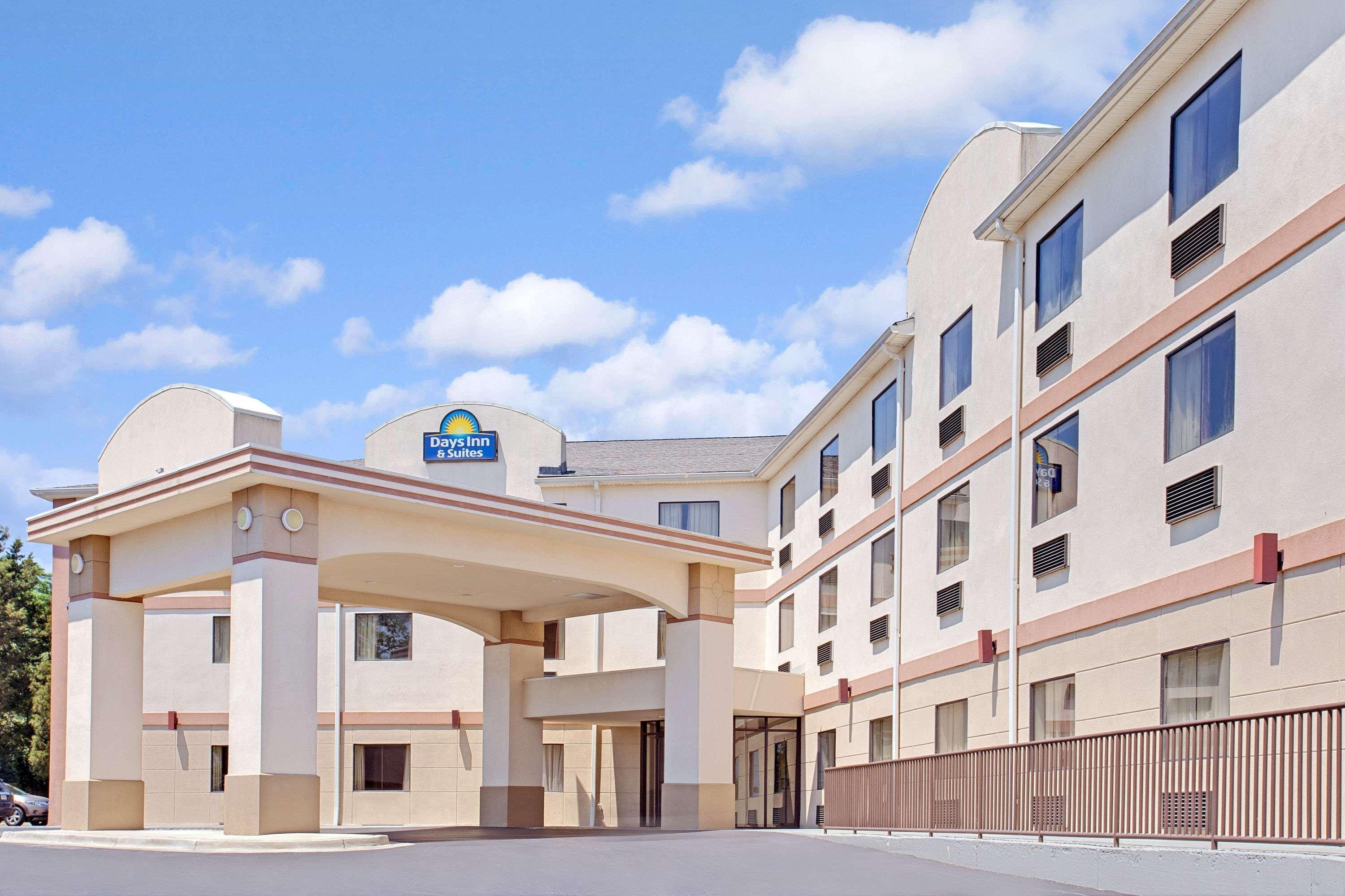 Days Inn & Suites By Wyndham Laurel Near Fort Meade Bagian luar foto