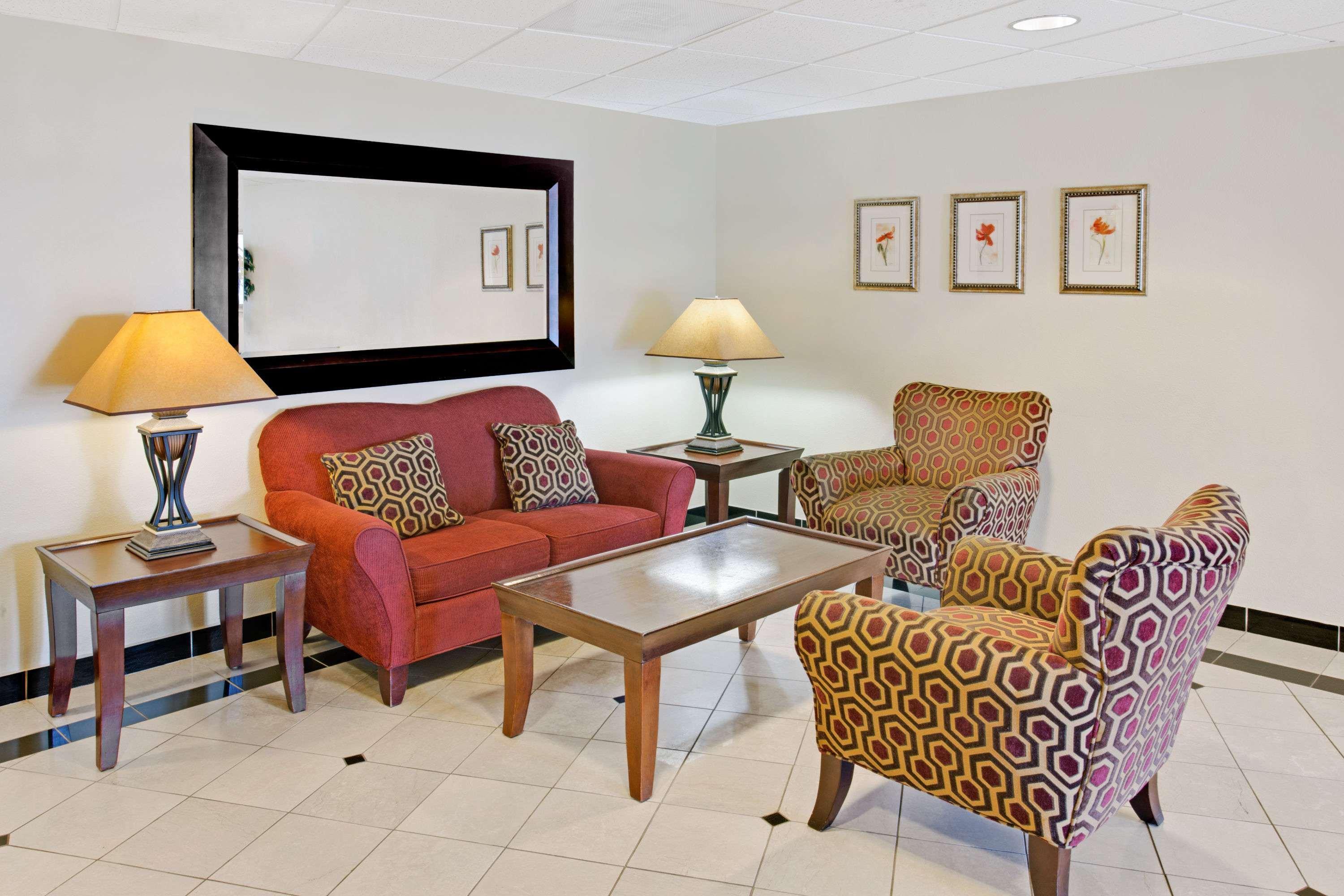 Days Inn & Suites By Wyndham Laurel Near Fort Meade Bagian luar foto