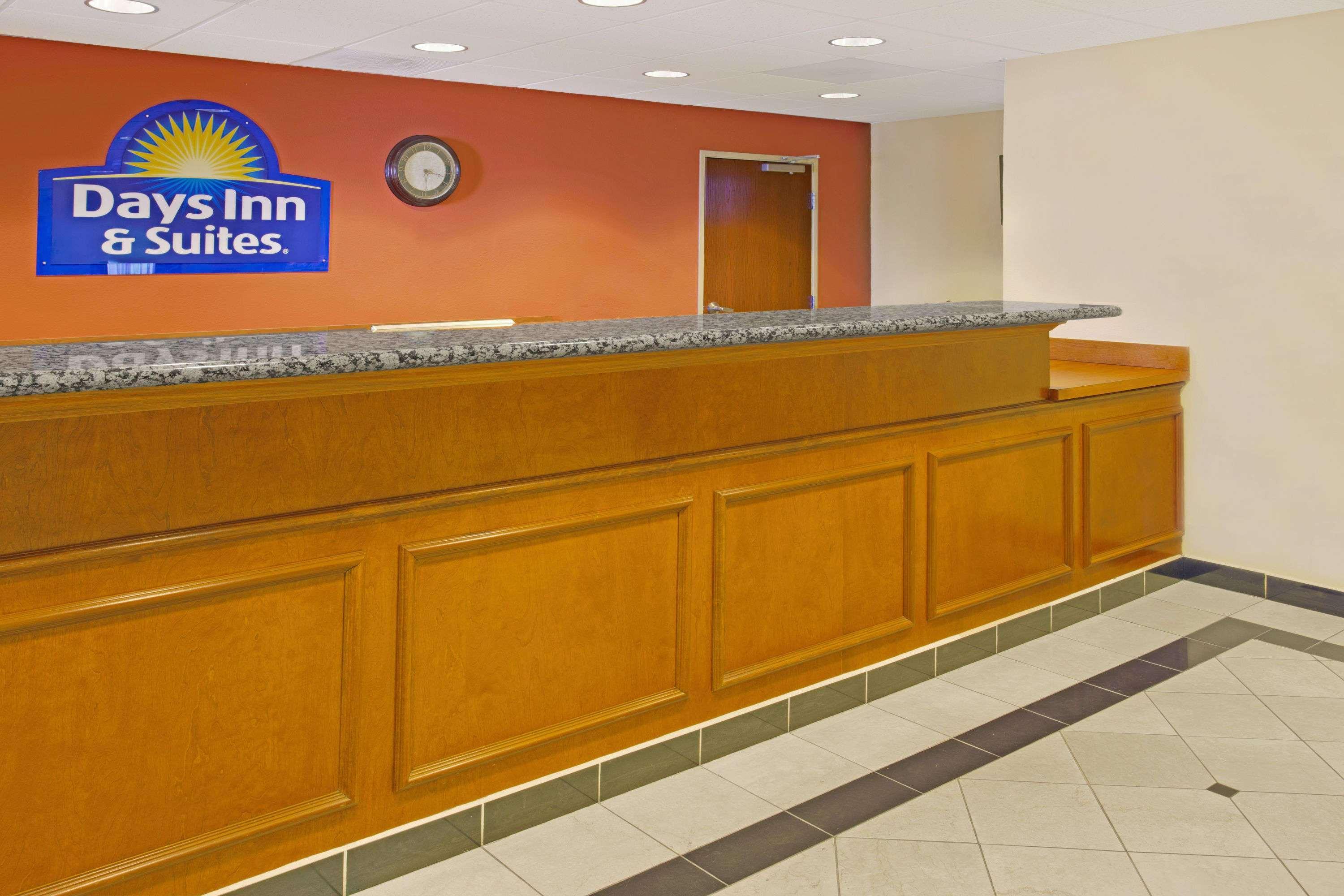 Days Inn & Suites By Wyndham Laurel Near Fort Meade Bagian luar foto
