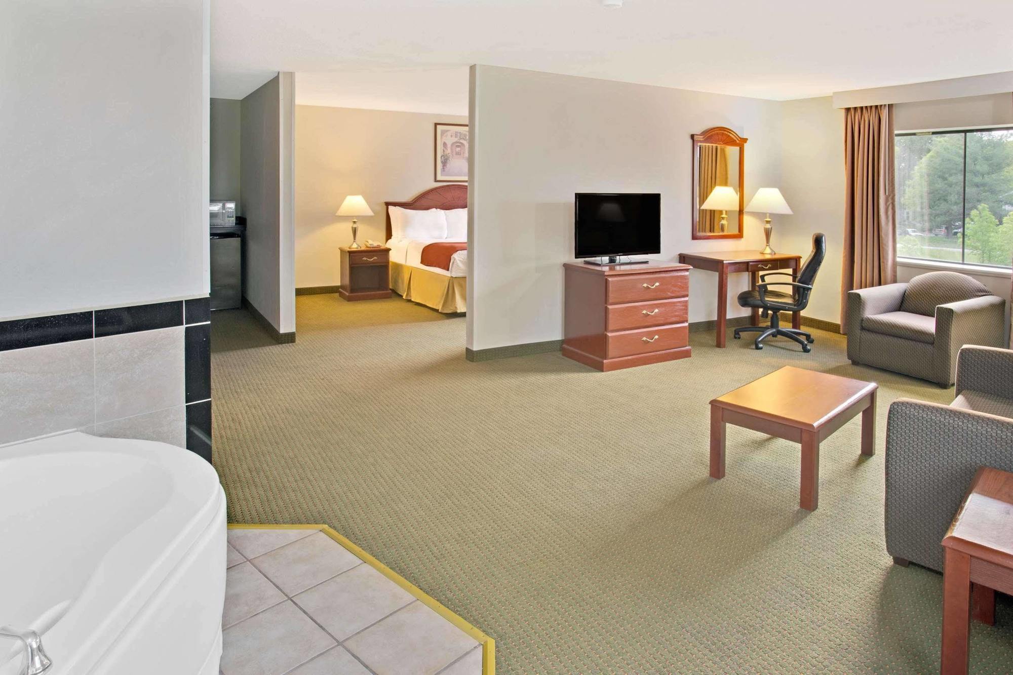 Days Inn & Suites By Wyndham Laurel Near Fort Meade Bagian luar foto