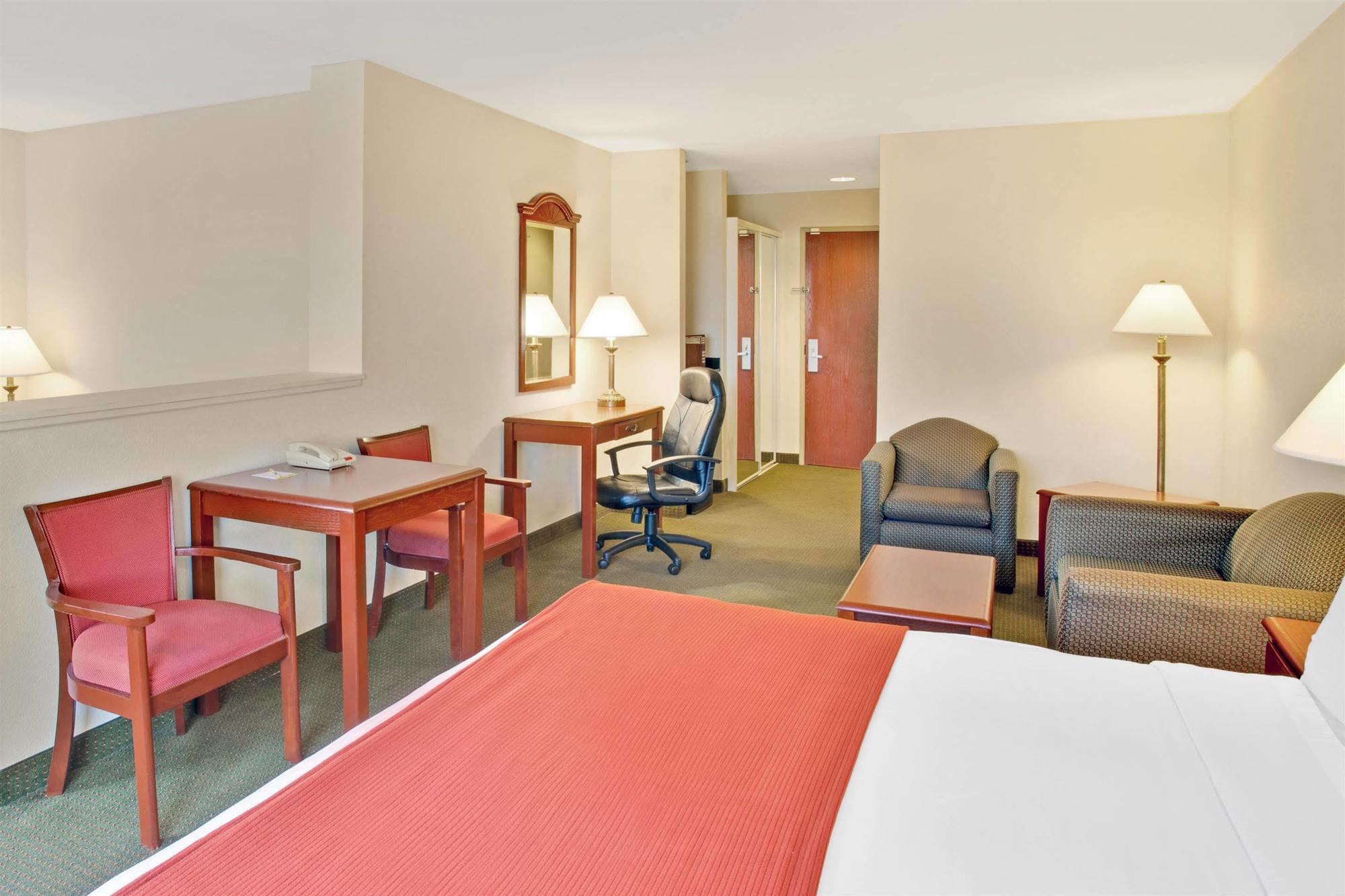Days Inn & Suites By Wyndham Laurel Near Fort Meade Bagian luar foto