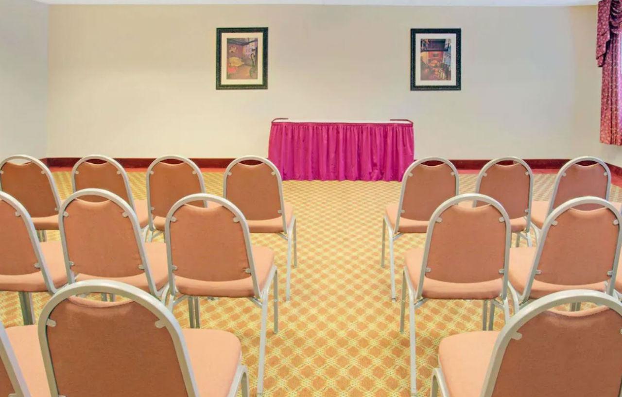 Days Inn & Suites By Wyndham Laurel Near Fort Meade Bagian luar foto